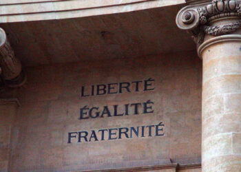 Удастся ли России втиснуть Францию в рамки трехстороннего заявления?