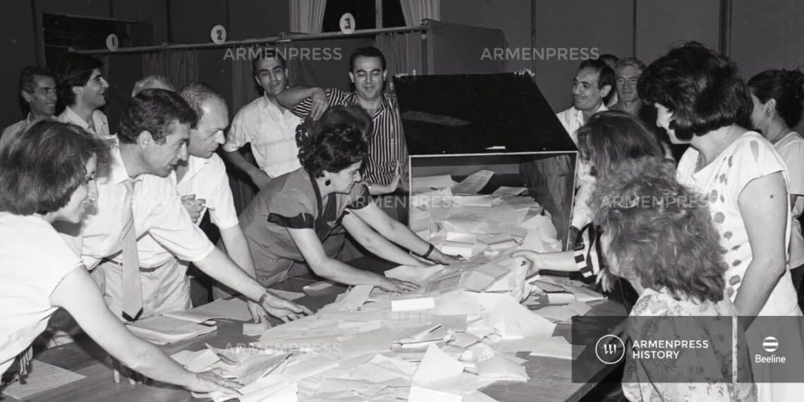 1995 г. — 5 июля конституционный референдум.