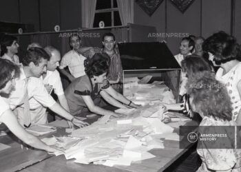 1995 г. — 5 июля конституционный референдум.