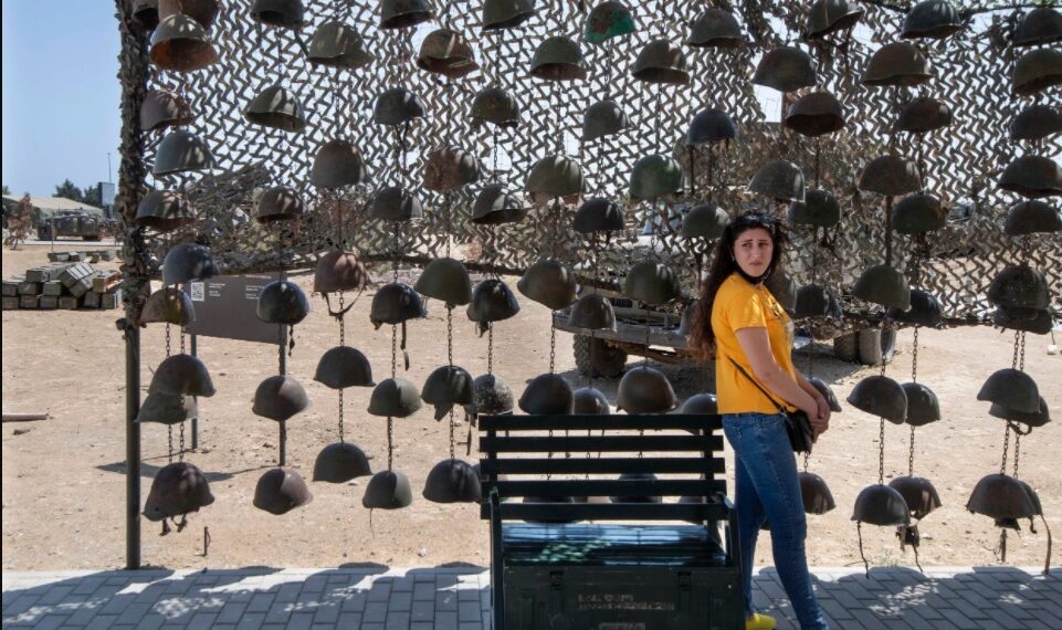 «Кровь была смыта с них до того, как они были выставлены на всеобщее обозрение» — азербайджанский гид изданию «The Telegraph»