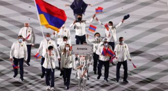 Знаменосцем Армении на церемонии закрытия Олимпийских игр в Токио Оганес Бачков