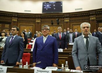 Парламент Армении почтил минутой молчания память езидов, убитых террористической группировкой «Исламское государство»