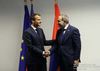 Пашинян провел телефонный разговор Макроном