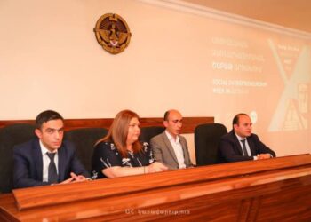 Госминистр Республики Арцах Артак Бегларян принял министра труда и социальных вопросов Армении