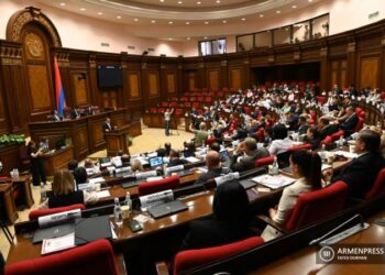 Журналисты в НС Армении будут работать в специальных местах