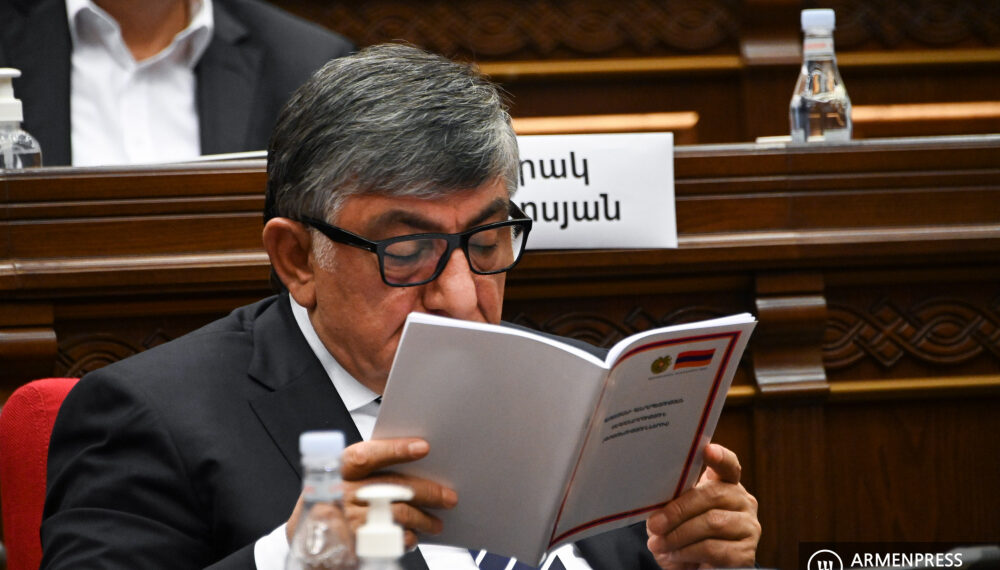 Парламентарии обсуждают вопрос избрания председателей постоянных комиссий Национального собрания