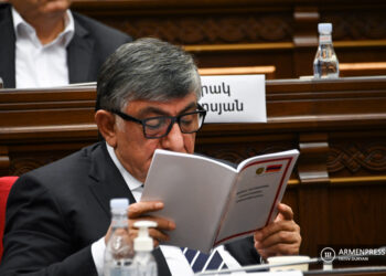 Парламентарии обсуждают вопрос избрания председателей постоянных комиссий Национального собрания