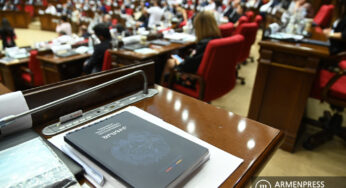Никол Пашинян в Национальном Собрании представил программу Правительства Армении