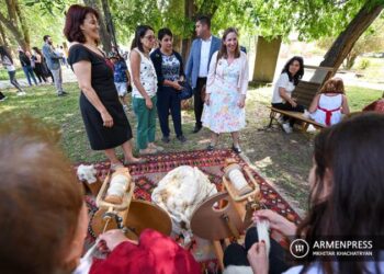 Посол США приглашает всех посетить Армению — особенно Сюник