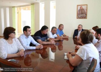 Спикер НС Республики Арцах встретился с группой членов фракции «Свободная родина — ОГС»