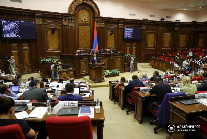 В НС Армении открылось внеочередное заседание по вопросу о годовом объеме сброса воды из озера Севан