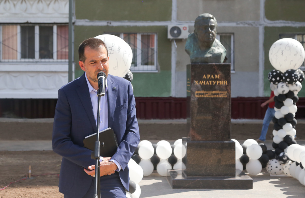 В Нижнем Новгороде открыли памятник Араму Хачатуряну