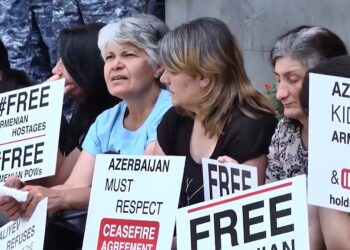 Родные армянских военнопленных проводят акцию протеста