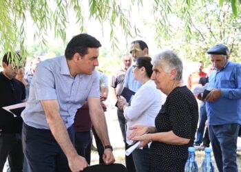 Защитник прав человека Арман Татоян посетил общину Тег