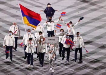 Знаменосцем Армении на церемонии закрытия Олимпийских игр в Токио Оганес Бачков