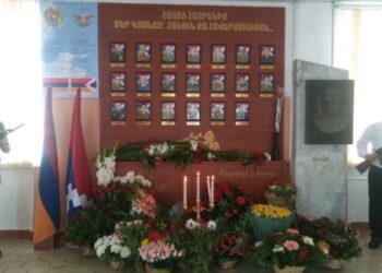 В школе № 2 Степанакерта открыта мемориальная доска погибшим выпускникам