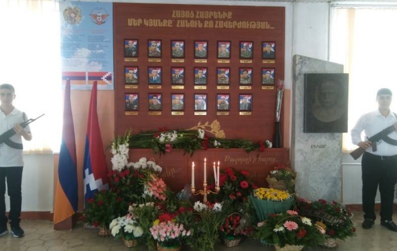 В школе № 2 Степанакерта открыта мемориальная доска погибшим выпускникам