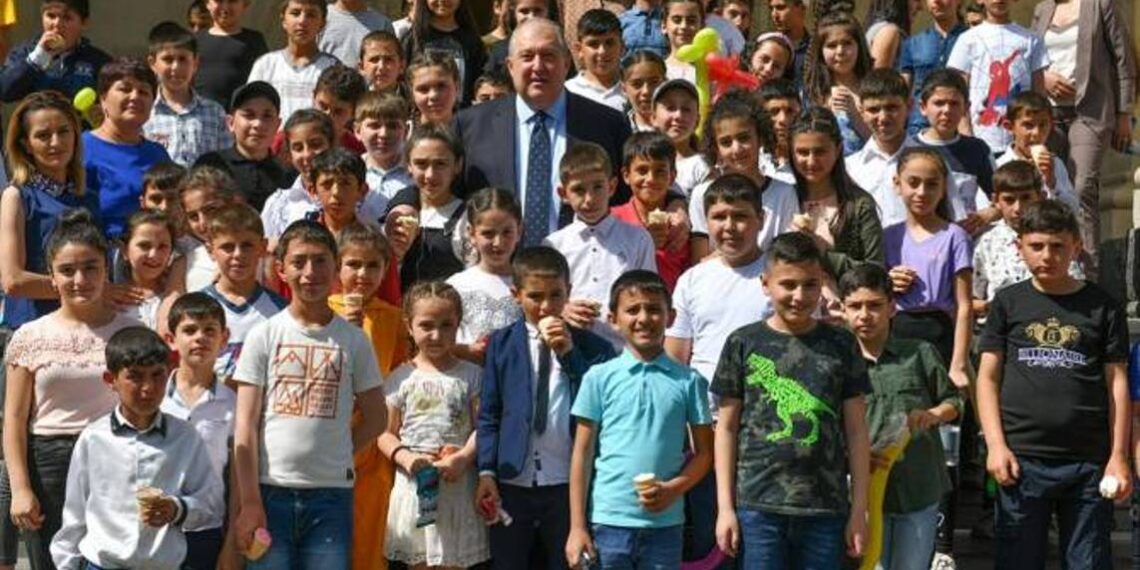 Будьте верны наследию прошлого, нашей идентичности и верьте в будущее: поздравление Президента Армении