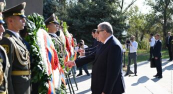 Президент Армении в Ераблуре почтил память героев, павших за независимость и защиту Родины