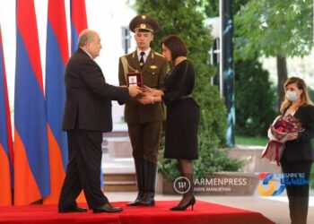 В Президентском дворце состоялась церемония награждения