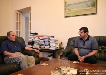 Араик Арутюнян посетил первого президента Армении Левона Тер-Петросяна