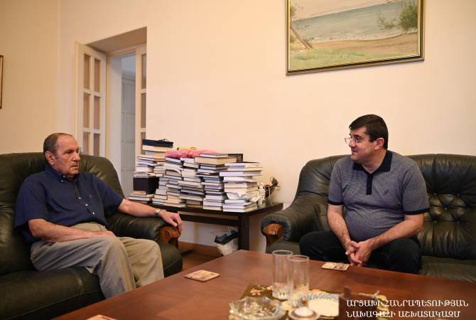 Араик Арутюнян посетил первого президента Армении Левона Тер-Петросяна