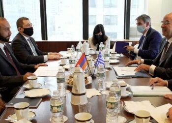 Главы МИД Армении и Греции обменялись мнениями по вопросам региональной и международной повестки дня