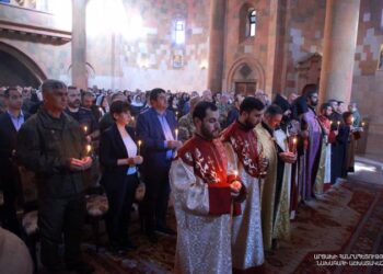 Араик Арутюнян принял участие в панихиде по жертвам 44-дневной войны