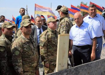 Аршак Карапетян в Ераблуре почтил память жертв  44-дневной Арцахской войны