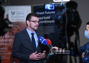 Великобритания призывает Армению и Азербайджан найти переговорное решение тупиковой ситуации