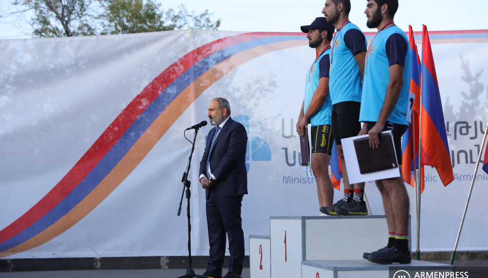 Никол Пашинян наградил победителей турнира по велоспорту “Кубок премьер-министра Республики Армения”