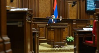 Пашинян пригласил две оппозиционные фракции на встречу