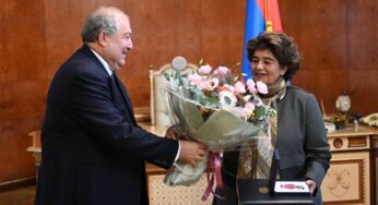 Армен Саргсян вручил высокую государственную награду президенту Фонда «Грайр и Анна Овнаняны»