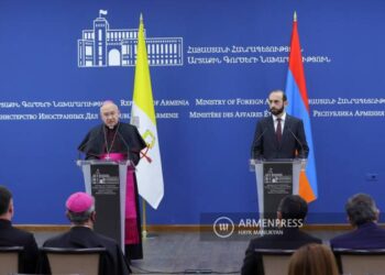 Заместитель госсекретаря Ватикана подтвердил содействие Святого Престола правительству РА