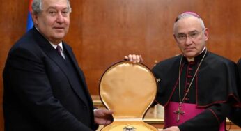 Папа Римский Франциск наградил президента Армении высшим орденом Святого Престола