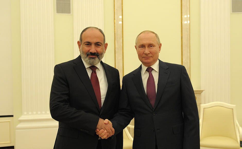 Нагорно-карабахский конфликт остается нерешенным: Пашинян на встрече с Путиным