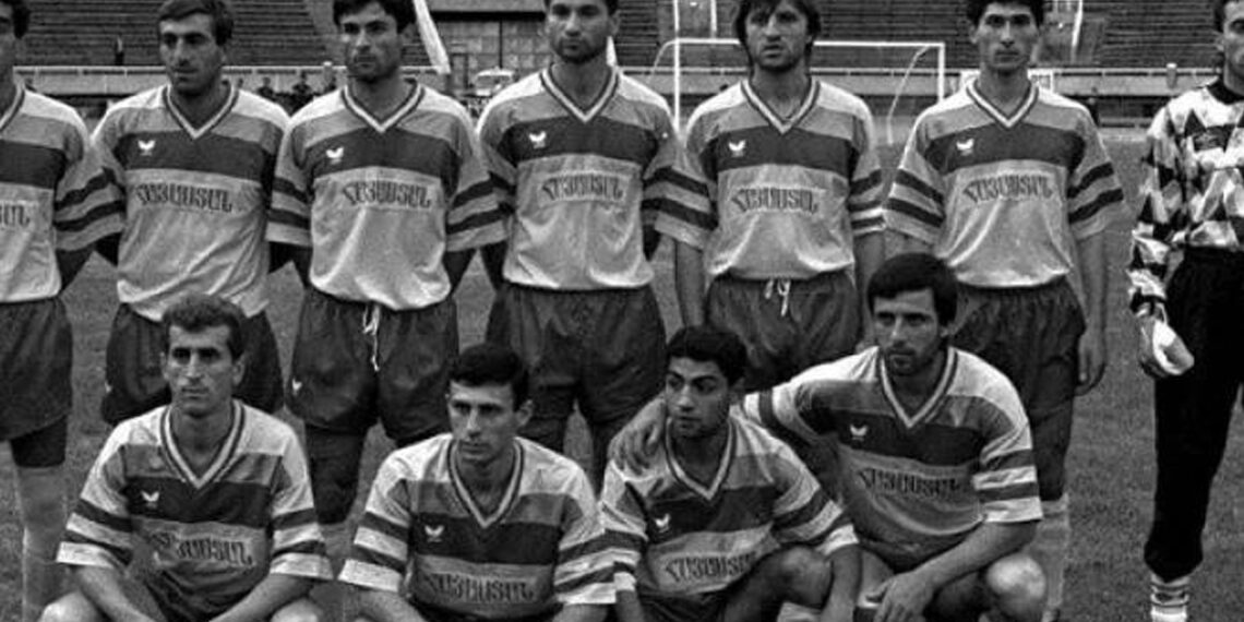 Национальной сборной Армении по футболу 29 лет