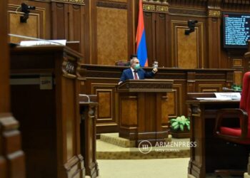 Пашинян пригласил две оппозиционные фракции на встречу