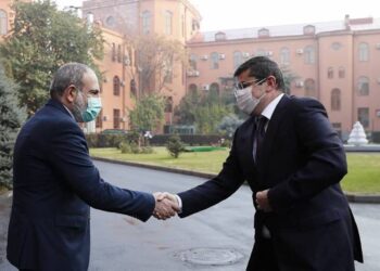 Nikol Pashinyan i Arayik Harutyunyan