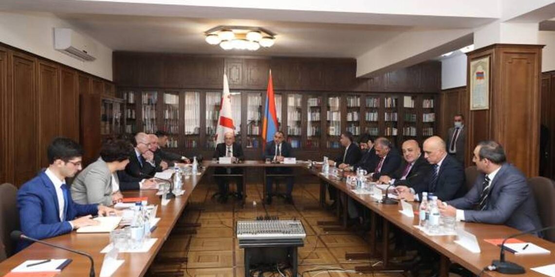 Судьи Конституционных судов Армении и Грузии провели рабочие обсуждения в расширенном составе