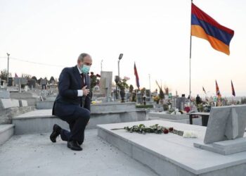 Премьер-министр Армении в военном пантеоне «Ераблур» почтил память погибших в 44- дневной войне