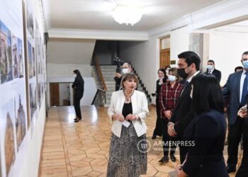 В Парламенте Армении выставлены работы армянских архитекторов из Шуши