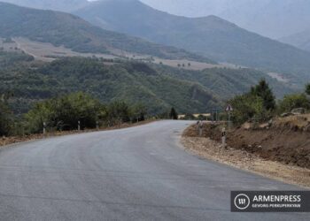 Армения и Азербайджан создадут таможенные посты на дороге Горис-Капан. Секретарь Совбеза Армении