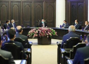 Никол Пашинян, коснулся решения Азербайджана установить таможенный и паспортный контроль на спорном участке дороги Горис-Капан