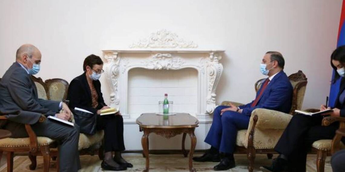 Армен Григорян и посол Франции в Армении обсудили ситуацию, сложившуюся вследствие нападения Азербайджана на Армению