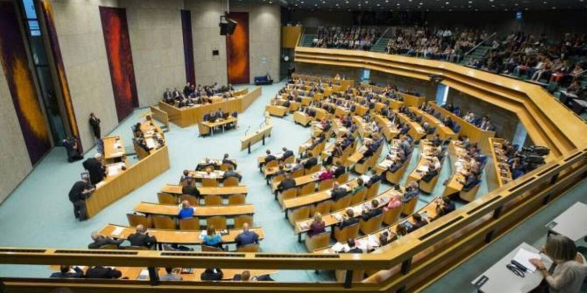 Парламент Нидерландов принял постановления о провокациях Азербайджана против Армении и отсутствии демократии в стране