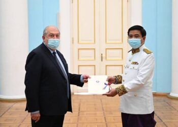 Президент Армении принял верительные грамоты новоназначенного посла Камбоджи