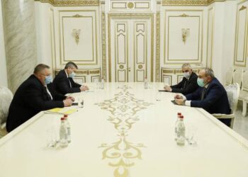 Премьер-министр Пашинян принял заместителя председателя правительства РФ Алексея Оверчука