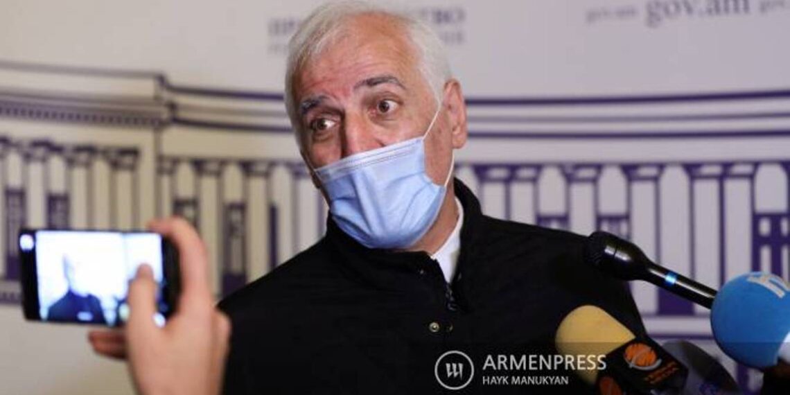 Проведем церемонию достойным образом: Ваагн Хачатурян о похоронах Вано Сирадегяна