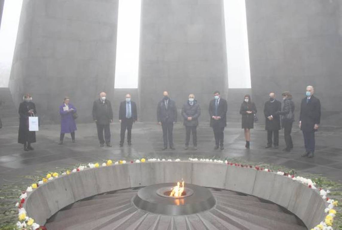 Депутаты Парламента Греции посетили Мемориал Геноцида армян